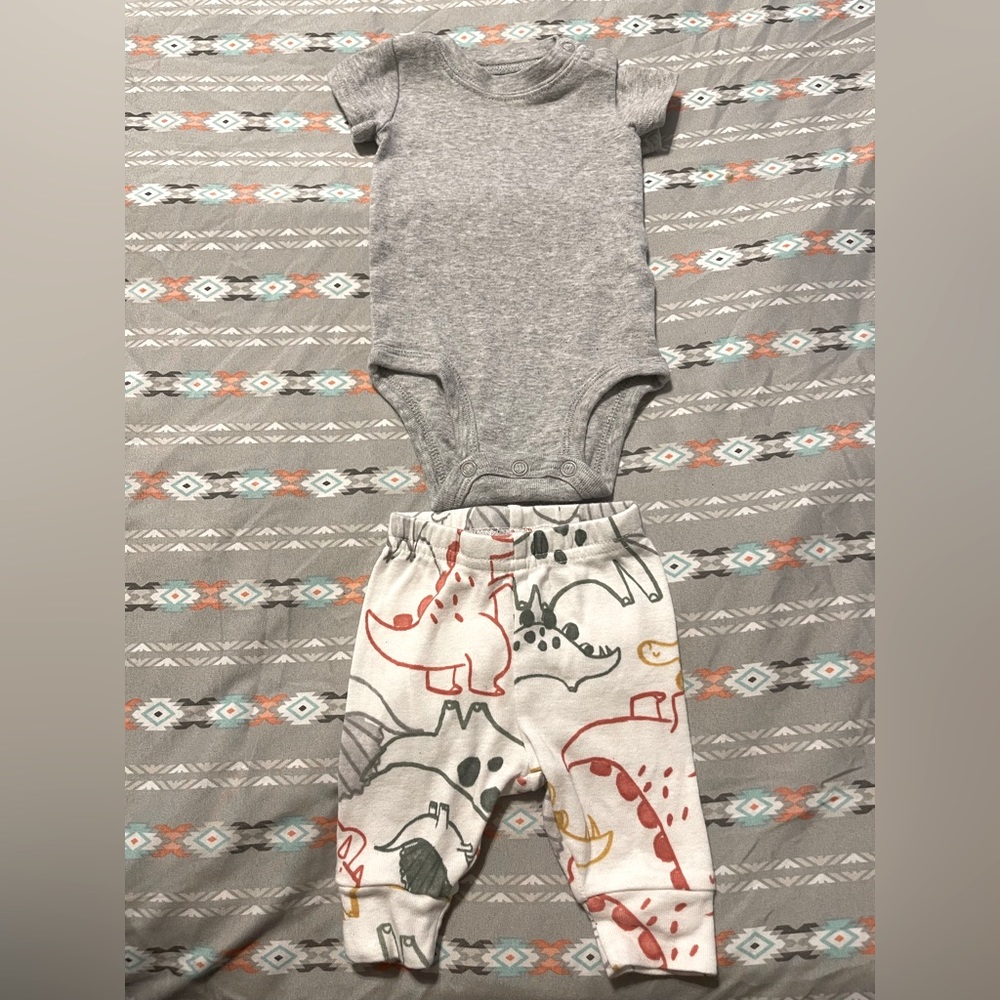 Carter’s two piece set